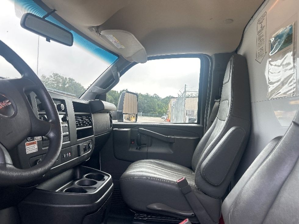 Light Duty Box Truck-Light and Medium Duty Trucks-GMC-2023-Savana G33903-Pensacola-FL-153,970\n\t\tmiles-$ 22,000 - Image 19