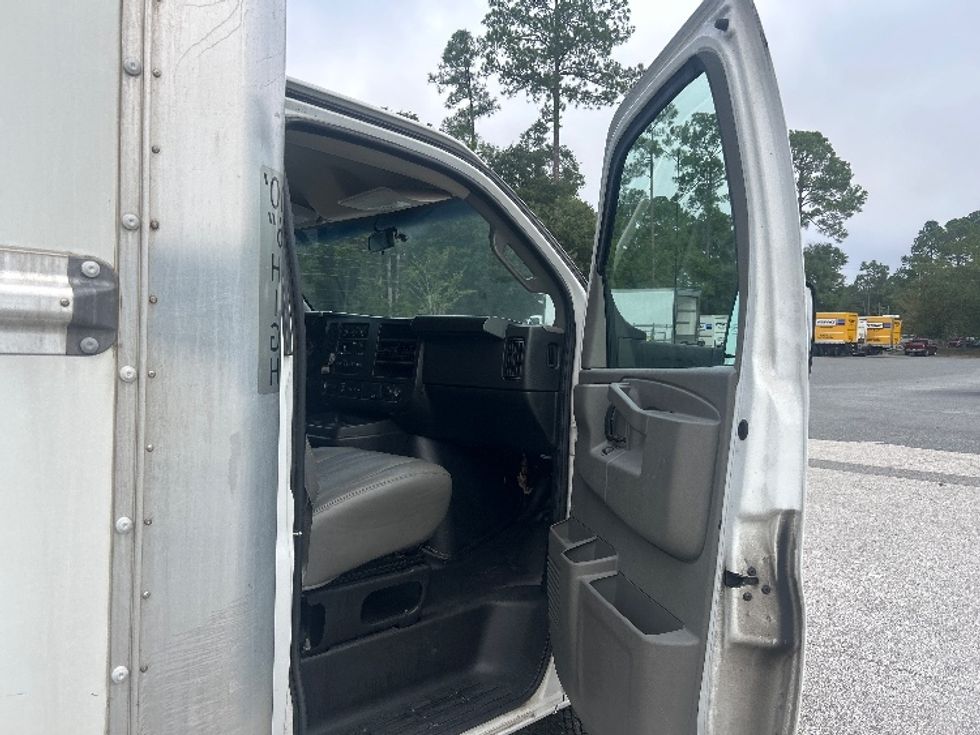Light Duty Box Truck-Light and Medium Duty Trucks-GMC-2023-Savana G33903-Pensacola-FL-153,970\n\t\tmiles-$ 22,000 - Image 20