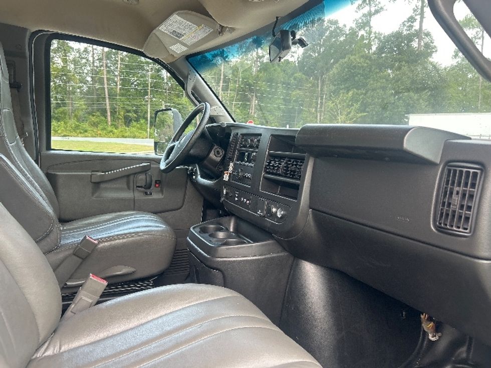 Light Duty Box Truck-Light and Medium Duty Trucks-GMC-2023-Savana G33903-Pensacola-FL-153,970\n\t\tmiles-$ 22,000 - Image 22