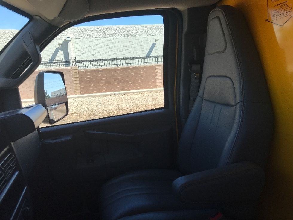 Light Duty Box Truck-Light and Medium Duty Trucks-GMC-2023-Savana G33903-Phoenix-AZ-28,988\n\t\tmiles-$ 37,500 - Image 19