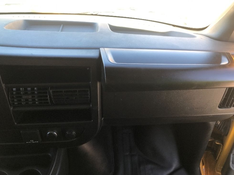 Light Duty Box Truck-Light and Medium Duty Trucks-GMC-2023-Savana G33903-Phoenix-AZ-28,988\n\t\tmiles-$ 37,500 - Image 21