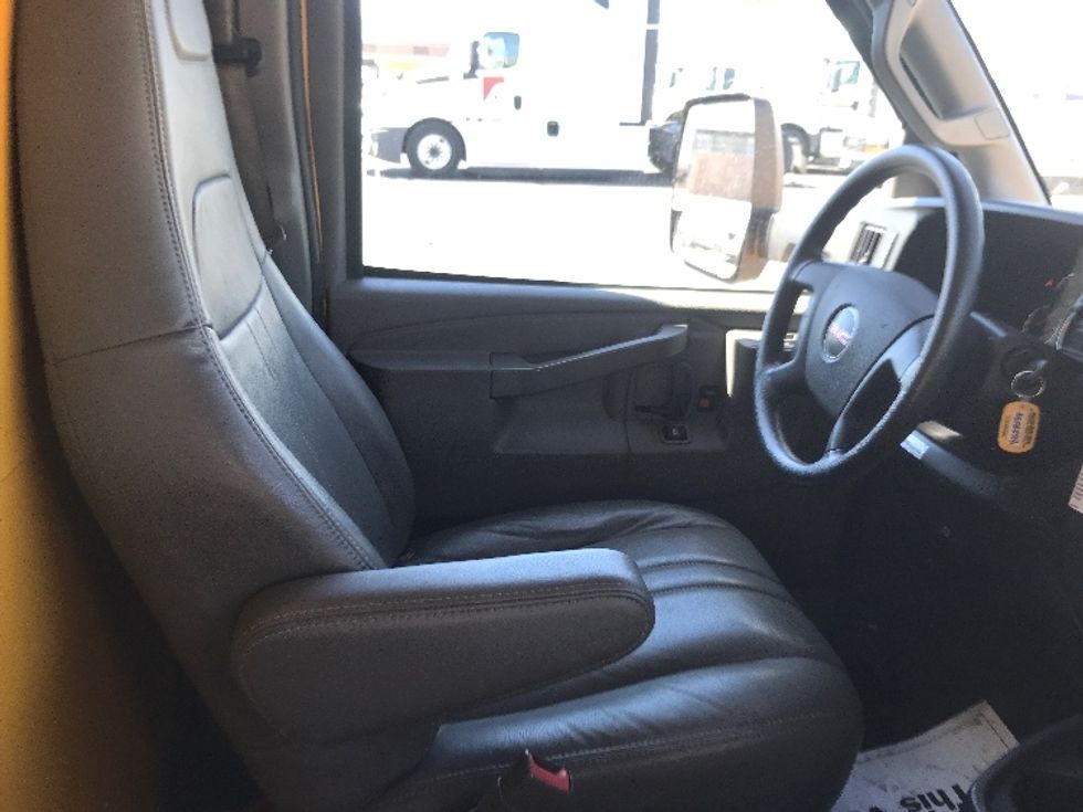 Light Duty Box Truck-Light and Medium Duty Trucks-GMC-2023-Savana G33903-Phoenix-AZ-28,988\n\t\tmiles-$ 37,500 - Image 22