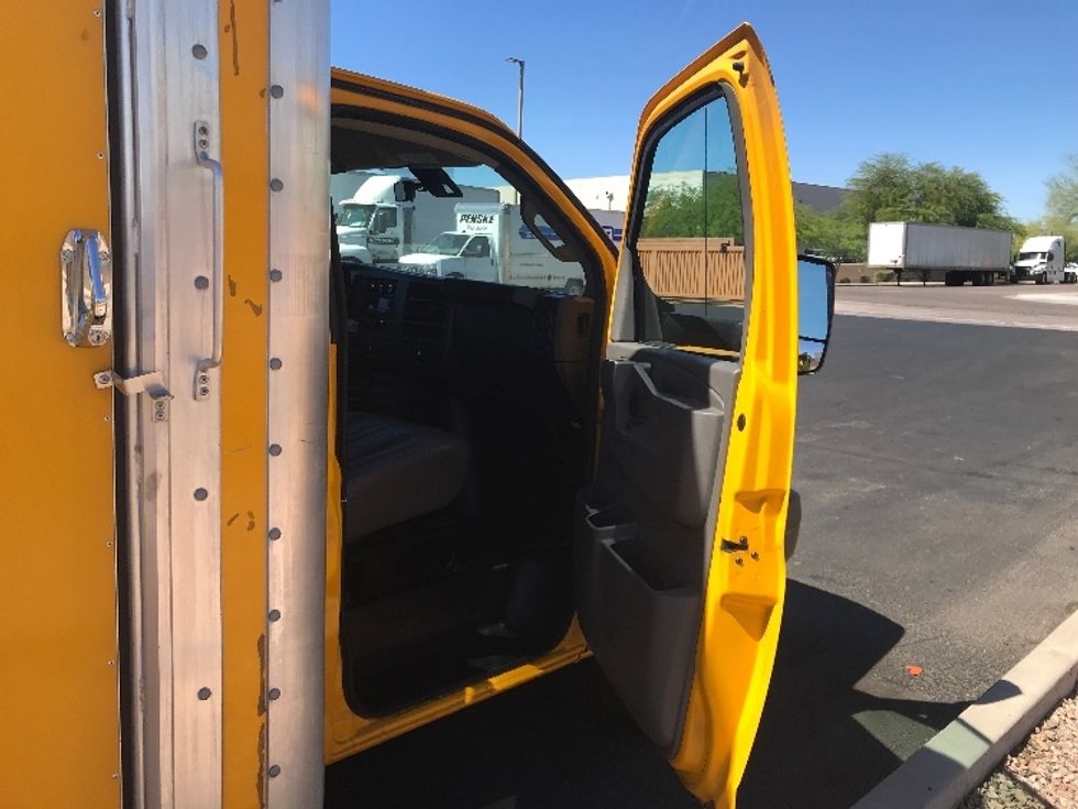 Light Duty Box Truck-Light and Medium Duty Trucks-GMC-2023-Savana G33903-Phoenix-AZ-37,858\n\t\tmiles-$ 36,500 - Image 20