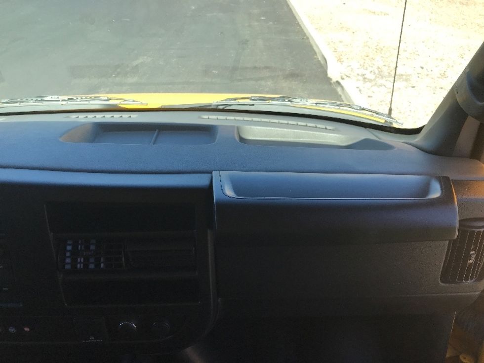 Light Duty Box Truck-Light and Medium Duty Trucks-GMC-2023-Savana G33903-Phoenix-AZ-37,858\n\t\tmiles-$ 36,500 - Image 21