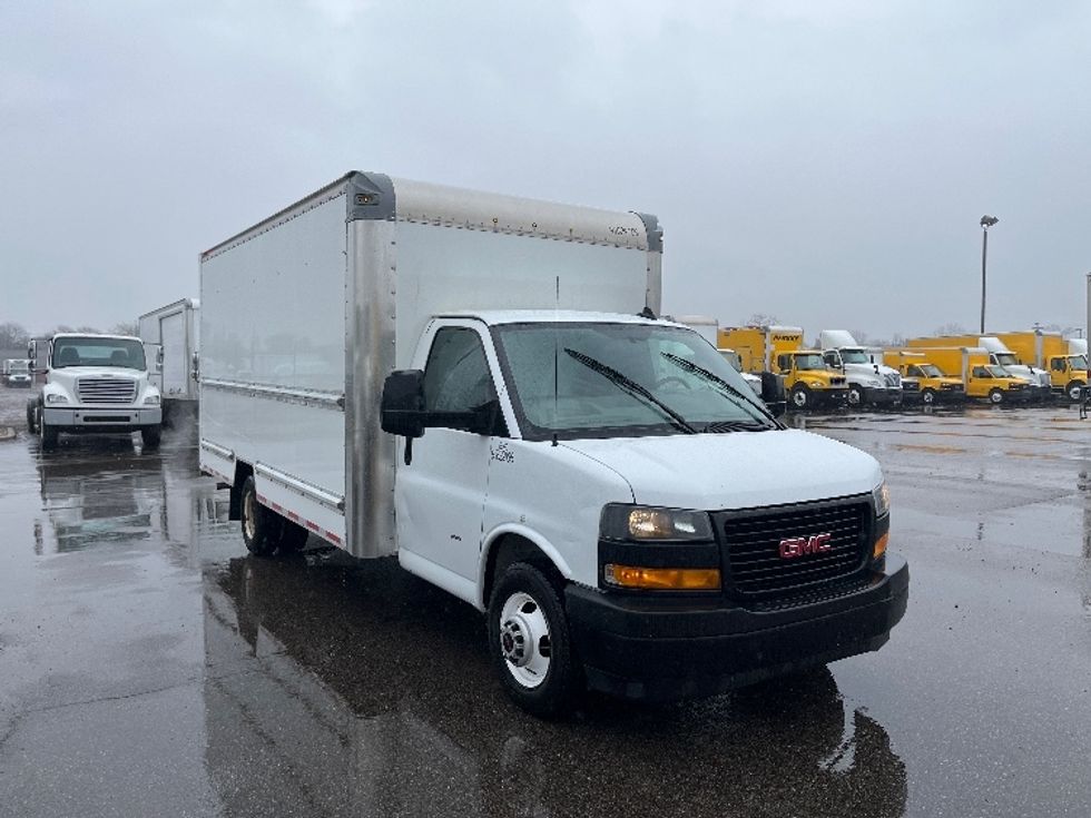 Light Duty Box Truck-Light and Medium Duty Trucks-GMC-2023-Savana G33903-Romulus-MI-101,956\n\t\tmiles-$ 32,500 - Image 1