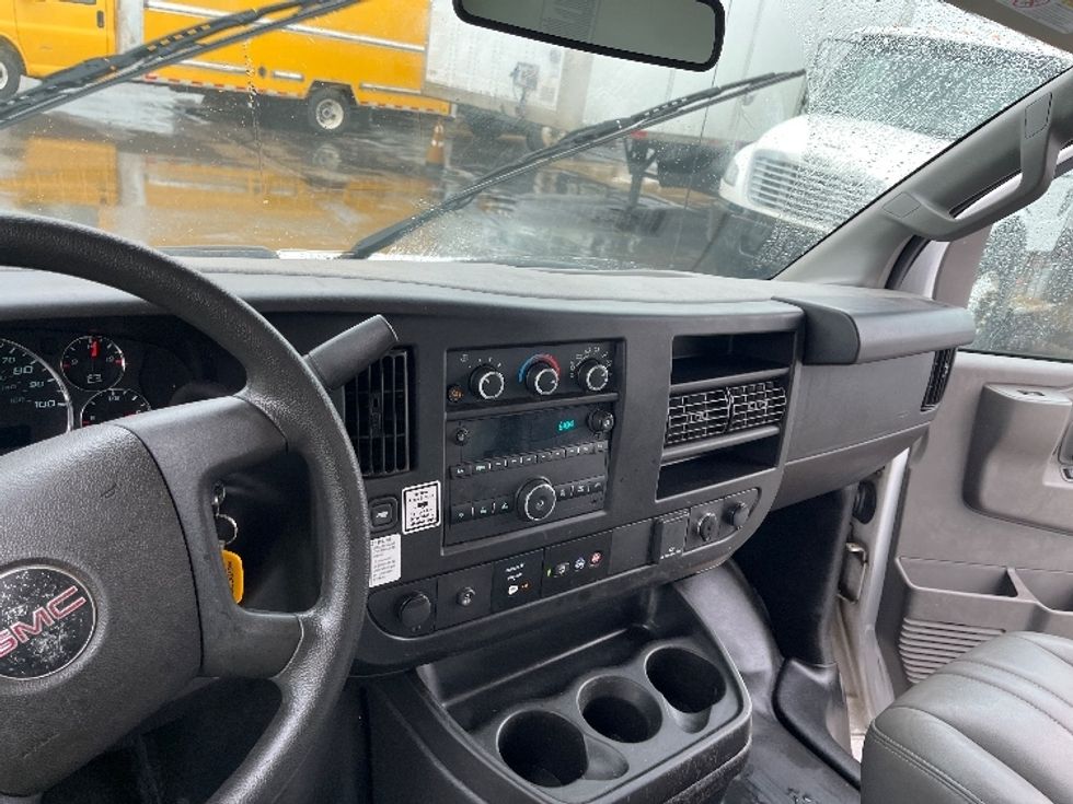 Light Duty Box Truck-Light and Medium Duty Trucks-GMC-2023-Savana G33903-Romulus-MI-101,956\n\t\tmiles-$ 32,500 - Image 17