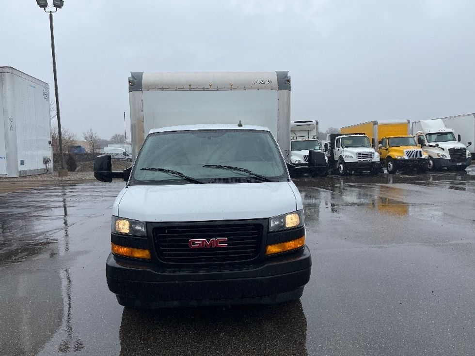 Light Duty Box Truck-Light and Medium Duty Trucks-GMC-2023-Savana G33903-Romulus-MI-101,956\n\t\tmiles-$ 32,500 - Image 2