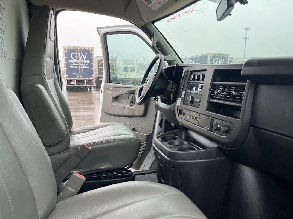 Light Duty Box Truck-Light and Medium Duty Trucks-GMC-2023-Savana G33903-Romulus-MI-101,956\n\t\tmiles-$ 32,500 - Image 21