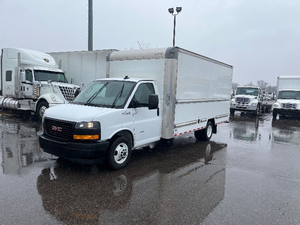 Light Duty Box Truck-Light and Medium Duty Trucks-GMC-2023-Savana G33903-Romulus-MI-101,956\n\t\tmiles-$ 32,500 - Image 3
