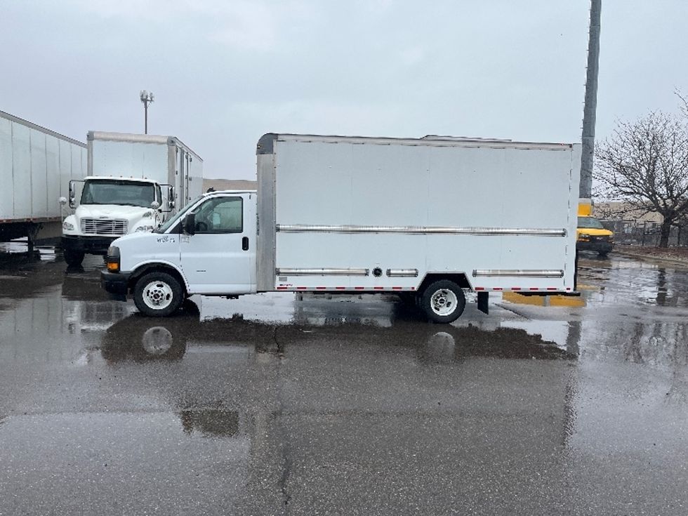 Light Duty Box Truck-Light and Medium Duty Trucks-GMC-2023-Savana G33903-Romulus-MI-101,956\n\t\tmiles-$ 32,500 - Image 4