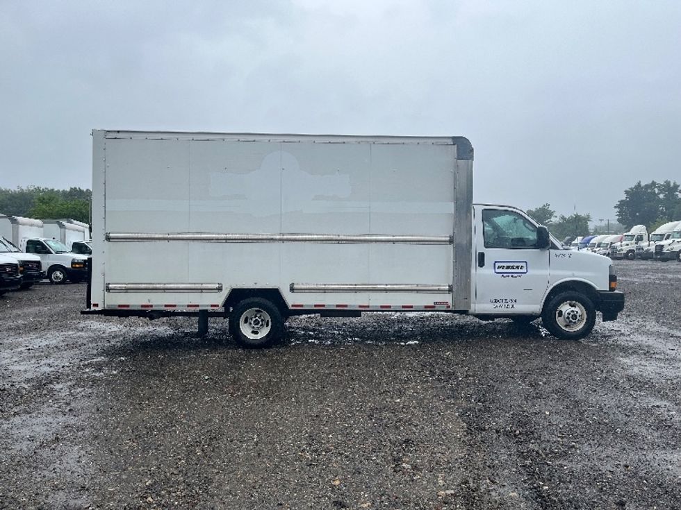 Light Duty Box Truck-Light and Medium Duty Trucks-GMC-2023-Savana G33903-Springfield-MA-73,444\n\t\tmiles-$ 35,000 - Image 15