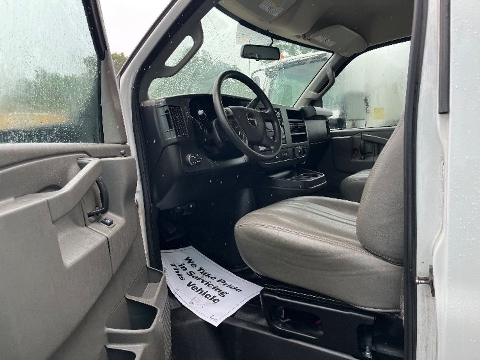 Light Duty Box Truck-Light and Medium Duty Trucks-GMC-2023-Savana G33903-Springfield-MA-73,444\n\t\tmiles-$ 35,000 - Image 16