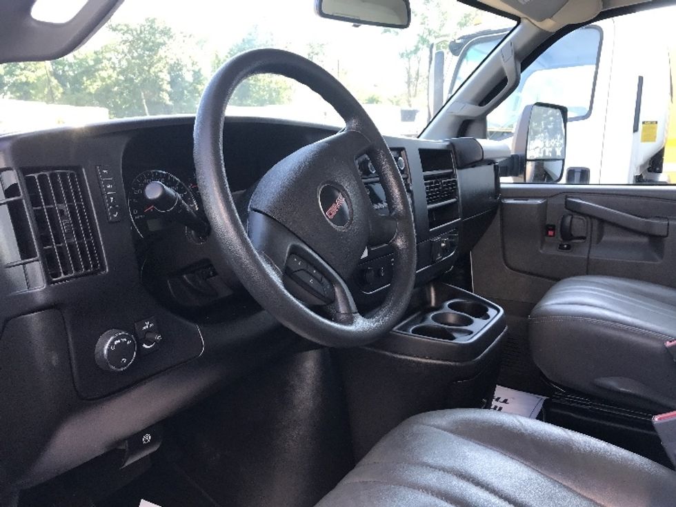 Light Duty Box Truck-Light and Medium Duty Trucks-GMC-2023-Savana G33903-Springfield-MA-73,444\n\t\tmiles-$ 35,000 - Image 17