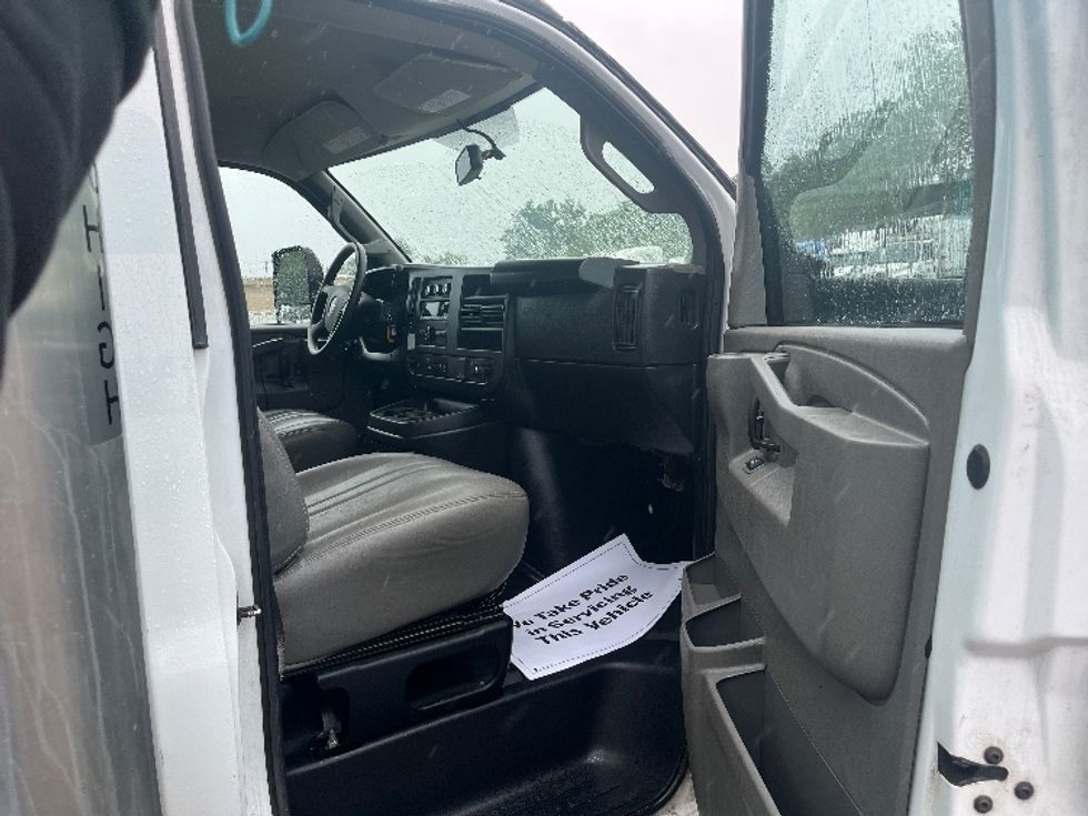 Light Duty Box Truck-Light and Medium Duty Trucks-GMC-2023-Savana G33903-Springfield-MA-73,444\n\t\tmiles-$ 35,000 - Image 20