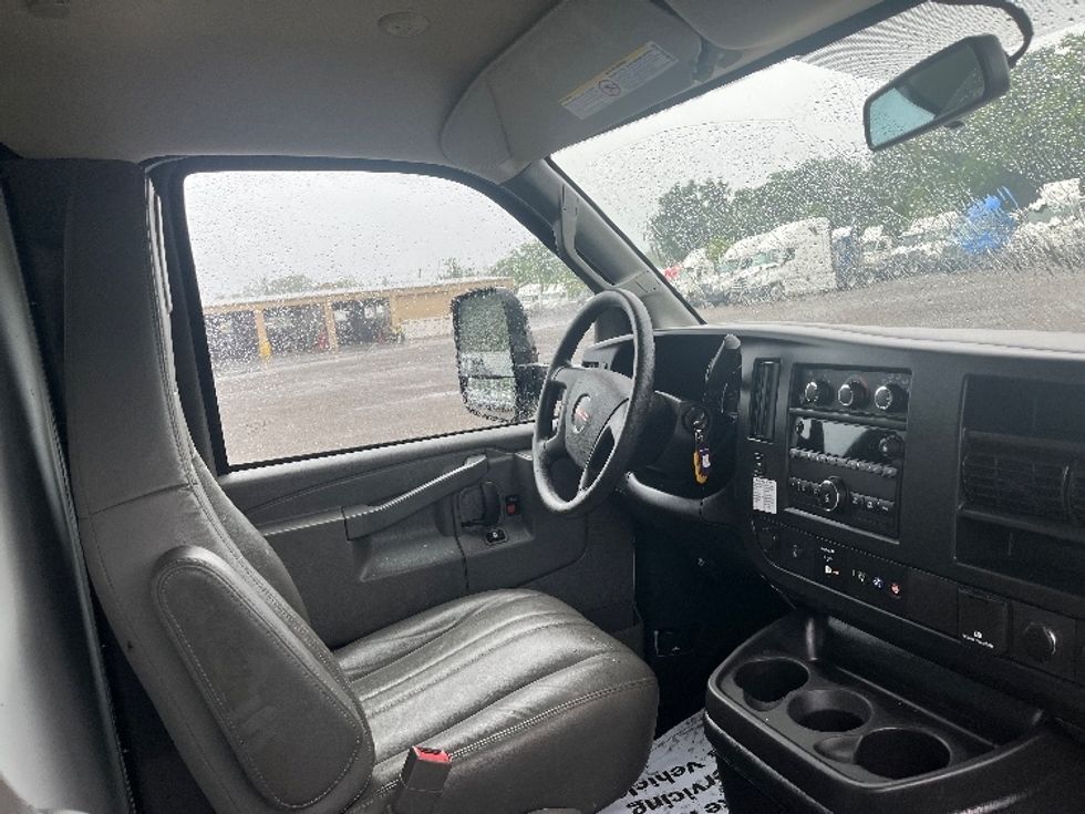Light Duty Box Truck-Light and Medium Duty Trucks-GMC-2023-Savana G33903-Springfield-MA-73,444\n\t\tmiles-$ 35,000 - Image 22