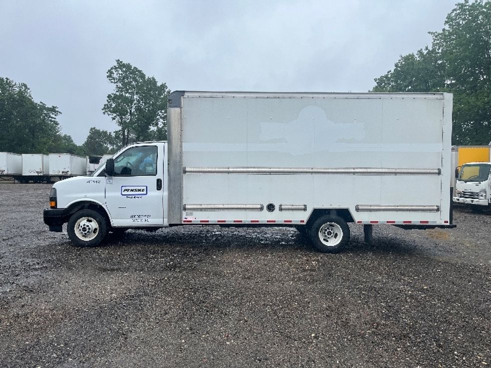 Light Duty Box Truck-Light and Medium Duty Trucks-GMC-2023-Savana G33903-Springfield-MA-73,444\n\t\tmiles-$ 35,000 - Image 4