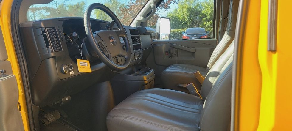 Light Duty Box Truck-Light and Medium Duty Trucks-GMC-2023-Savana G33903-Torrance-CA-36,373\n\t\tmiles-$ 46,000 - Image 16