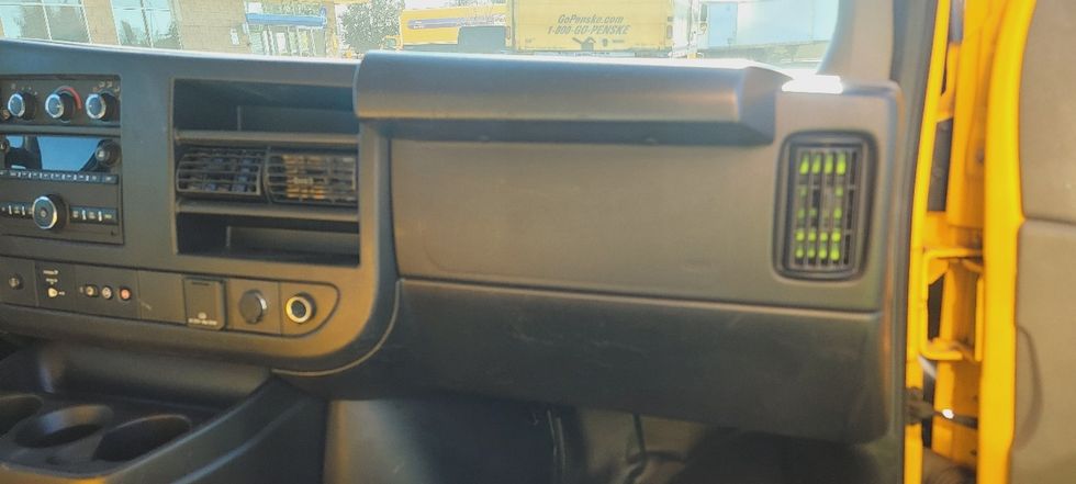 Light Duty Box Truck-Light and Medium Duty Trucks-GMC-2023-Savana G33903-Torrance-CA-36,373\n\t\tmiles-$ 46,000 - Image 21