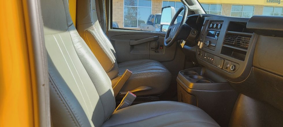 Light Duty Box Truck-Light and Medium Duty Trucks-GMC-2023-Savana G33903-Torrance-CA-36,373\n\t\tmiles-$ 46,000 - Image 22