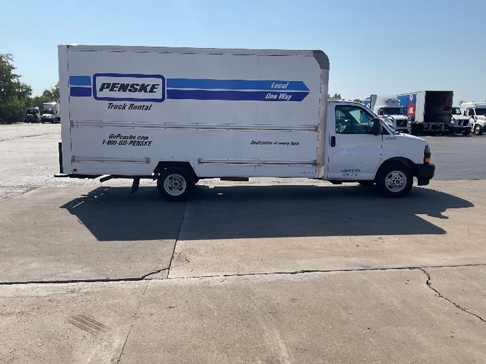 Light Duty Box Truck-Light and Medium Duty Trucks-GMC-2023-Savana G33903-Tulsa-OK-104,333\n\t\tmiles-$ 32,000 - Image 15