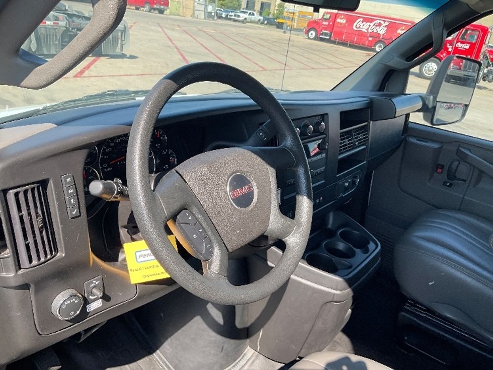 Light Duty Box Truck-Light and Medium Duty Trucks-GMC-2023-Savana G33903-Tulsa-OK-104,333\n\t\tmiles-$ 32,000 - Image 17