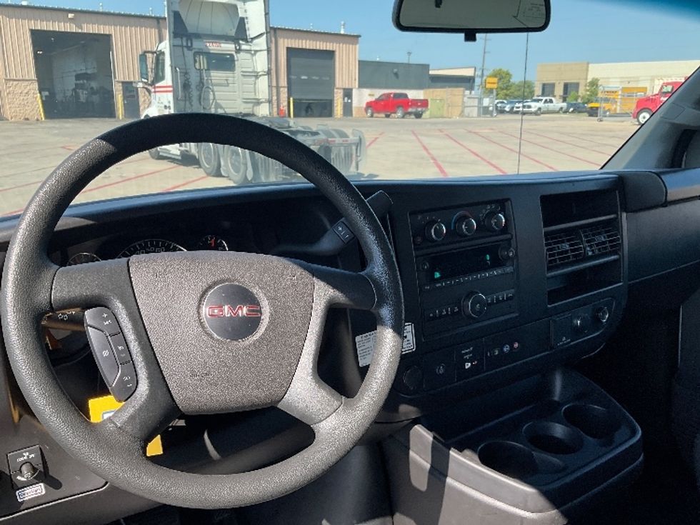 Light Duty Box Truck-Light and Medium Duty Trucks-GMC-2023-Savana G33903-Tulsa-OK-104,333\n\t\tmiles-$ 32,000 - Image 18