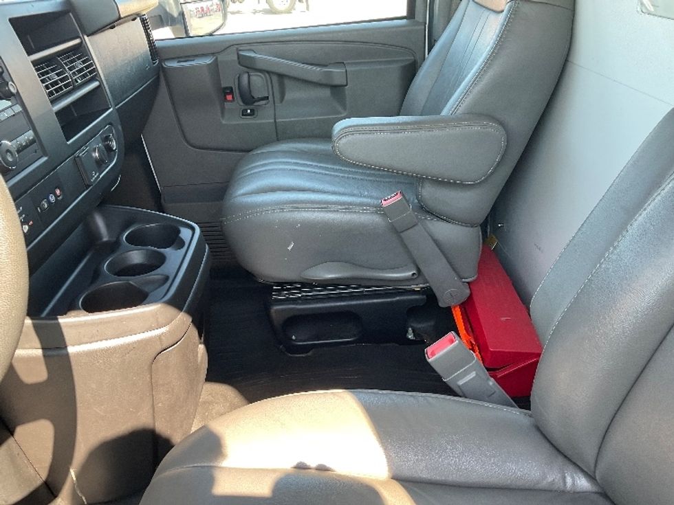 Light Duty Box Truck-Light and Medium Duty Trucks-GMC-2023-Savana G33903-Tulsa-OK-104,333\n\t\tmiles-$ 32,000 - Image 19