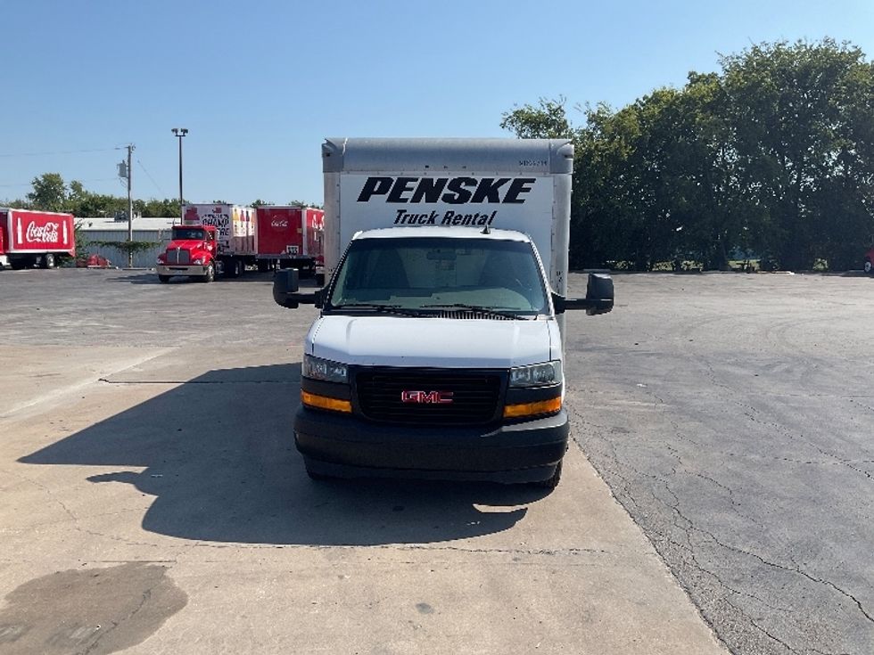 2023 Gmc Savana 3500 Cutaway photo 2