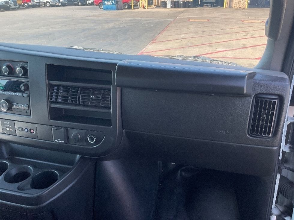 Light Duty Box Truck-Light and Medium Duty Trucks-GMC-2023-Savana G33903-Tulsa-OK-104,333\n\t\tmiles-$ 32,000 - Image 21