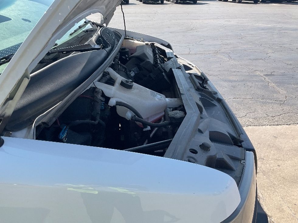 Light Duty Box Truck-Light and Medium Duty Trucks-GMC-2023-Savana G33903-Tulsa-OK-104,333\n\t\tmiles-$ 32,000 - Image 23