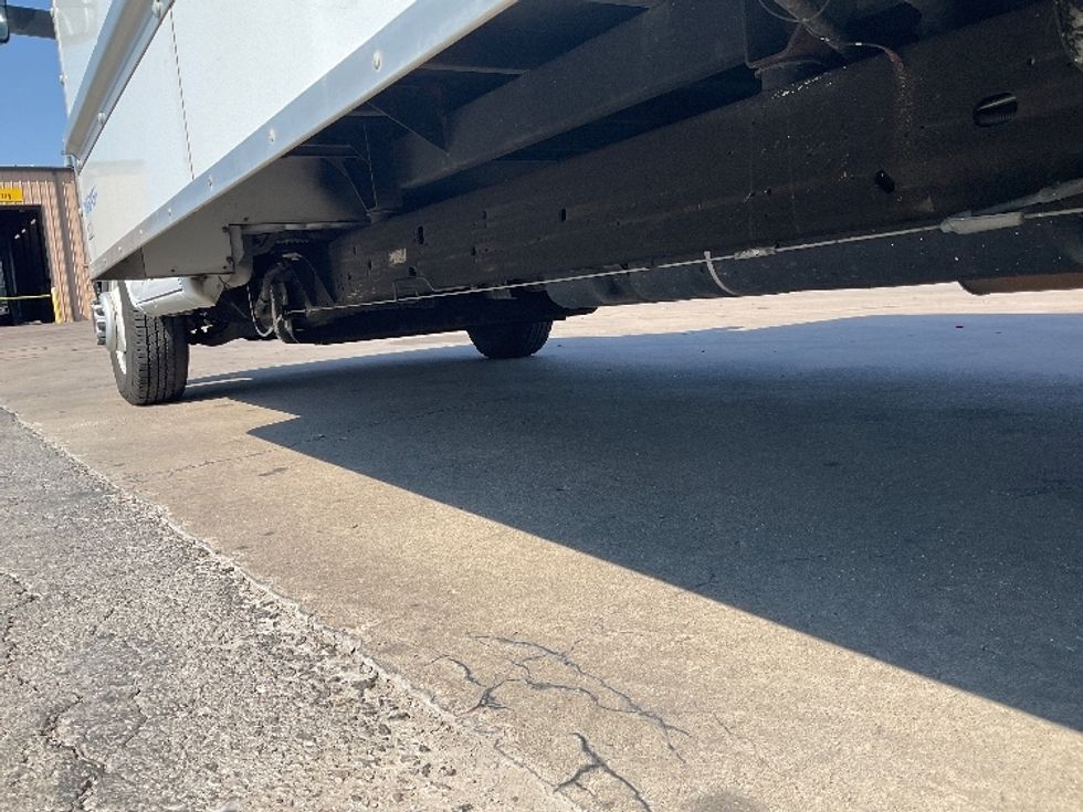 Light Duty Box Truck-Light and Medium Duty Trucks-GMC-2023-Savana G33903-Tulsa-OK-104,333\n\t\tmiles-$ 32,000 - Image 5