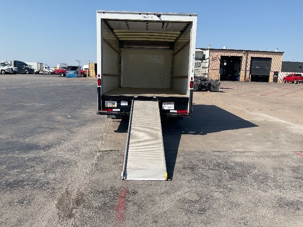 Light Duty Box Truck-Light and Medium Duty Trucks-GMC-2023-Savana G33903-Tulsa-OK-104,333\n\t\tmiles-$ 32,000 - Image 9