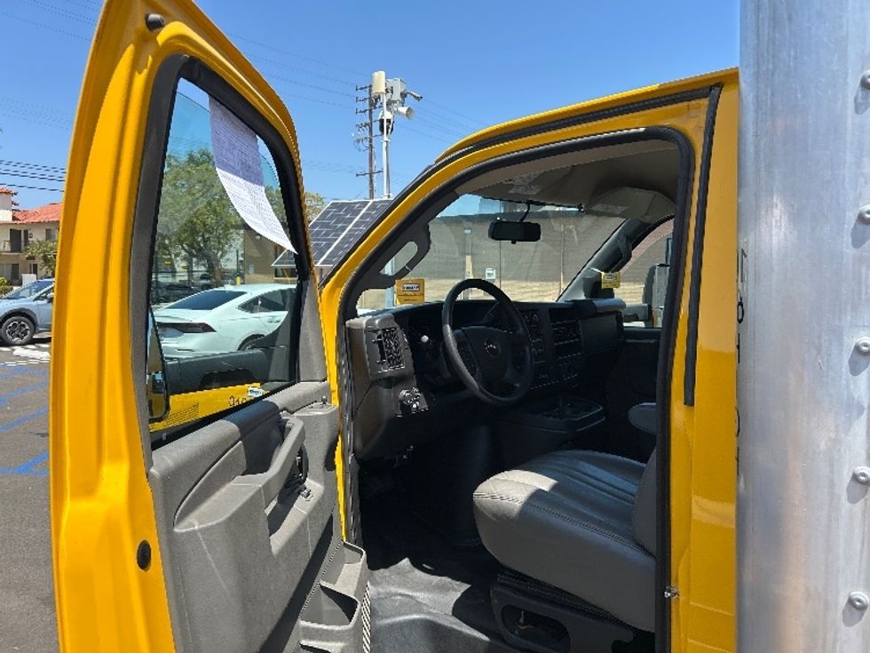 Light Duty Box Truck-Light and Medium Duty Trucks-GMC-2023-Savana G33903-Ventura-CA-31,631\n\t\tmiles-$ 43,500 - Image 12
