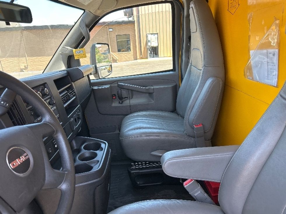 Light Duty Box Truck-Light and Medium Duty Trucks-GMC-2023-Savana G33903-Ventura-CA-31,631\n\t\tmiles-$ 43,500 - Image 15