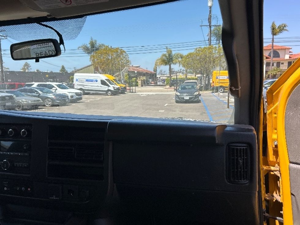 Light Duty Box Truck-Light and Medium Duty Trucks-GMC-2023-Savana G33903-Ventura-CA-31,631\n\t\tmiles-$ 43,500 - Image 17