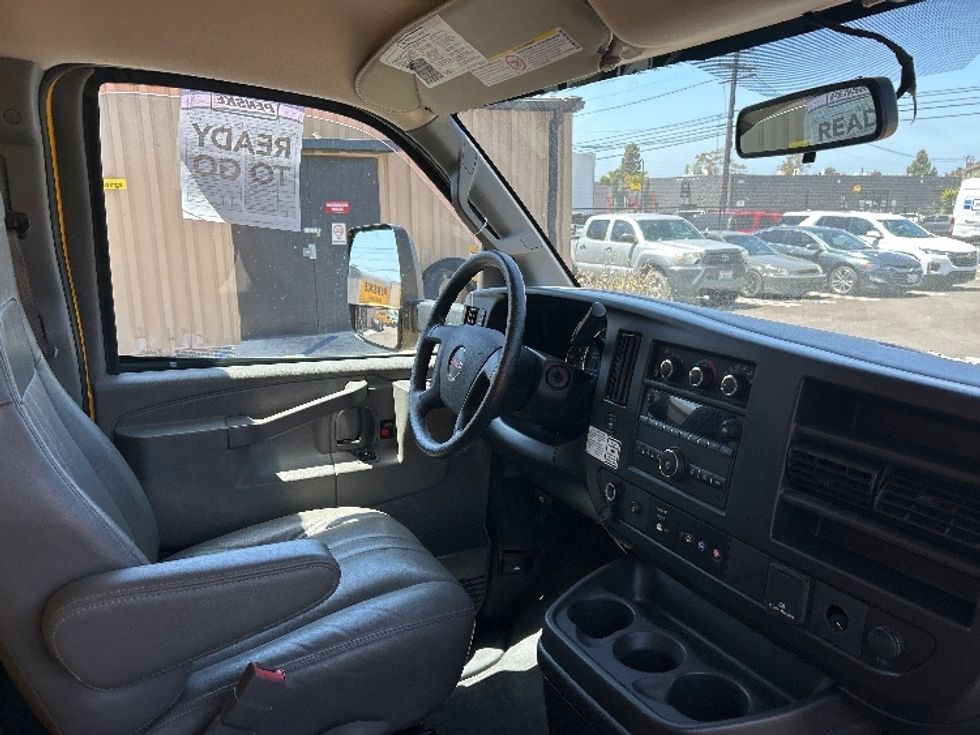 Light Duty Box Truck-Light and Medium Duty Trucks-GMC-2023-Savana G33903-Ventura-CA-31,631\n\t\tmiles-$ 43,500 - Image 18
