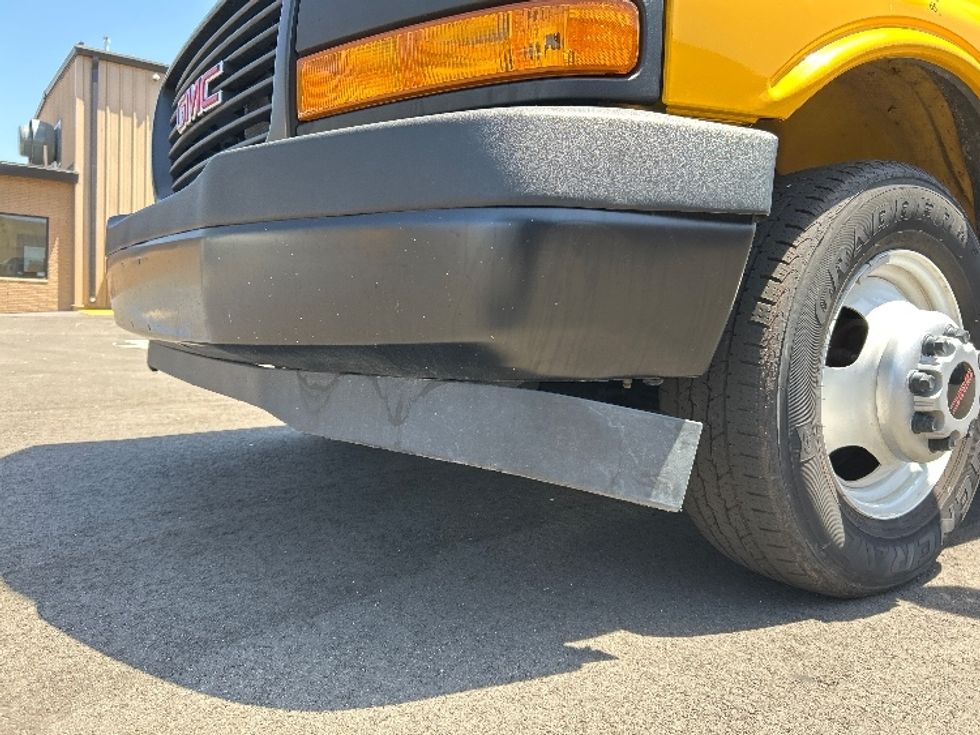 Light Duty Box Truck-Light and Medium Duty Trucks-GMC-2023-Savana G33903-Ventura-CA-31,631\n\t\tmiles-$ 43,500 - Image 21