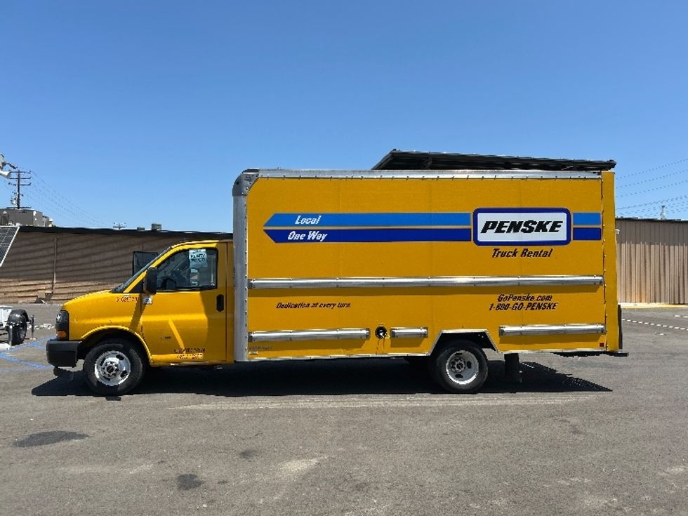 Light Duty Box Truck-Light and Medium Duty Trucks-GMC-2023-Savana G33903-Ventura-CA-31,631\n\t\tmiles-$ 43,500 - Image 3