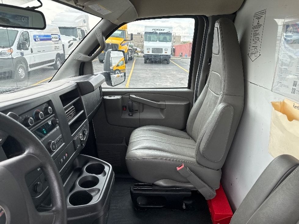 Light Duty Box Truck-Light and Medium Duty Trucks-GMC-2023-Savana G33903-West Valley City-UT-32,696\n\t\tmiles-$ 50,500 - Image 19