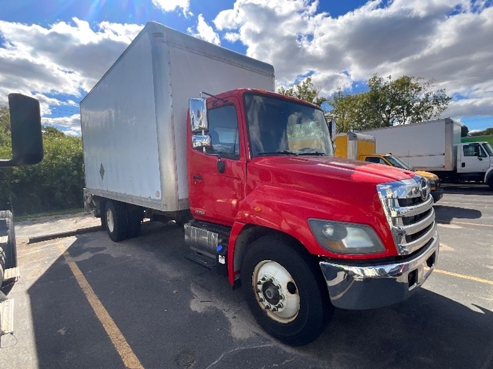 Light Duty Box Truck-Light and Medium Duty Trucks-Hino-2016-338-London-ON-295,928\n\t\tkm-$ 18,500 - Image 1