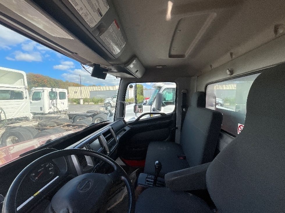 Light Duty Box Truck-Light and Medium Duty Trucks-Hino-2016-338-London-ON-295,928\n\t\tkm-$ 18,500 - Image 19