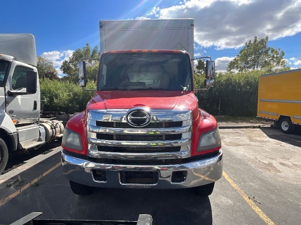 Light Duty Box Truck-Light and Medium Duty Trucks-Hino-2016-338-London-ON-295,928\n\t\tkm-$ 18,500 - Image 2