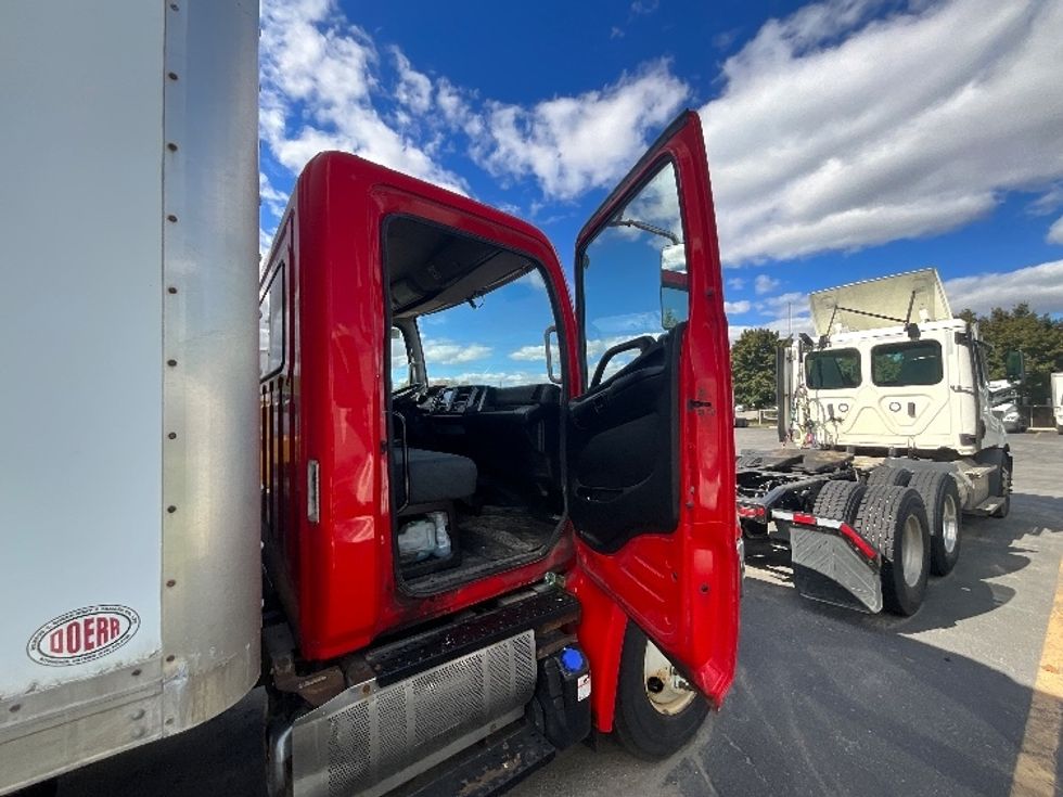 Light Duty Box Truck-Light and Medium Duty Trucks-Hino-2016-338-London-ON-295,928\n\t\tkm-$ 18,500 - Image 20