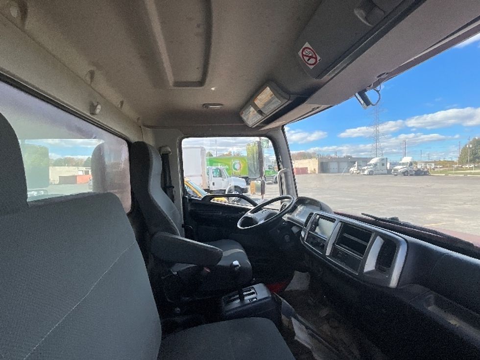 Light Duty Box Truck-Light and Medium Duty Trucks-Hino-2016-338-London-ON-295,928\n\t\tkm-$ 18,500 - Image 22