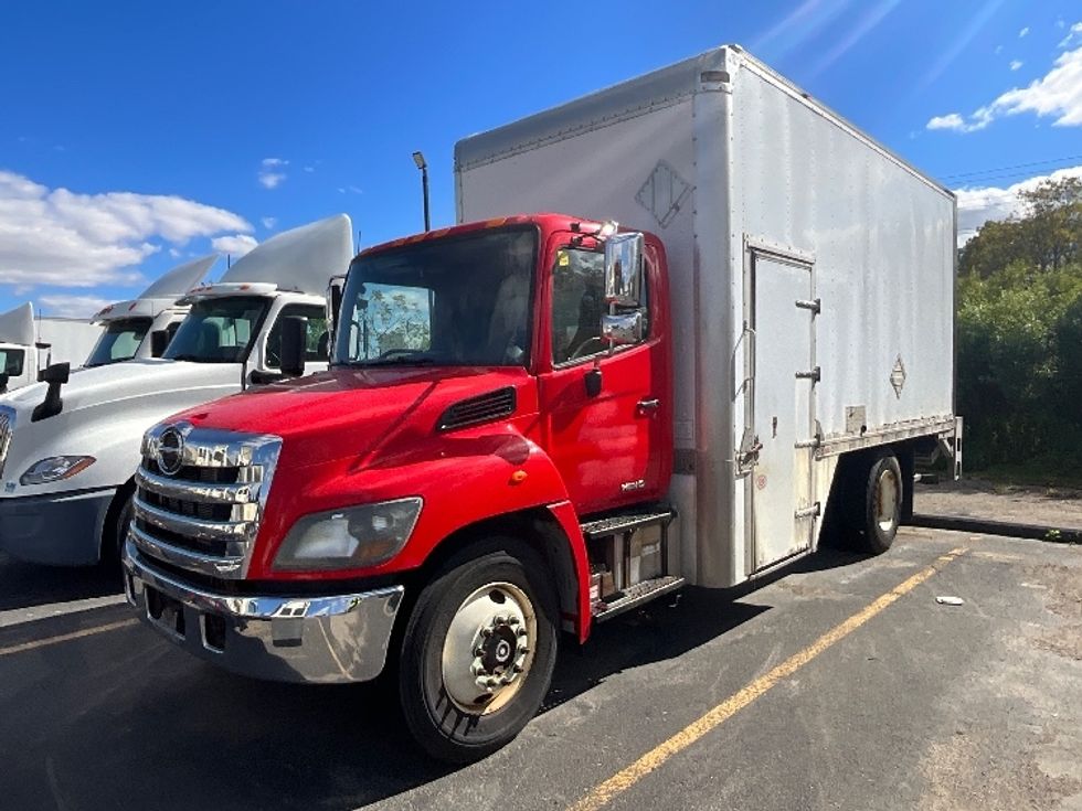 Light Duty Box Truck-Light and Medium Duty Trucks-Hino-2016-338-London-ON-295,928\n\t\tkm-$ 18,500 - Image 3