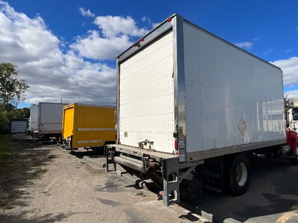 Light Duty Box Truck-Light and Medium Duty Trucks-Hino-2016-338-London-ON-295,928\n\t\tkm-$ 18,500 - Image 9