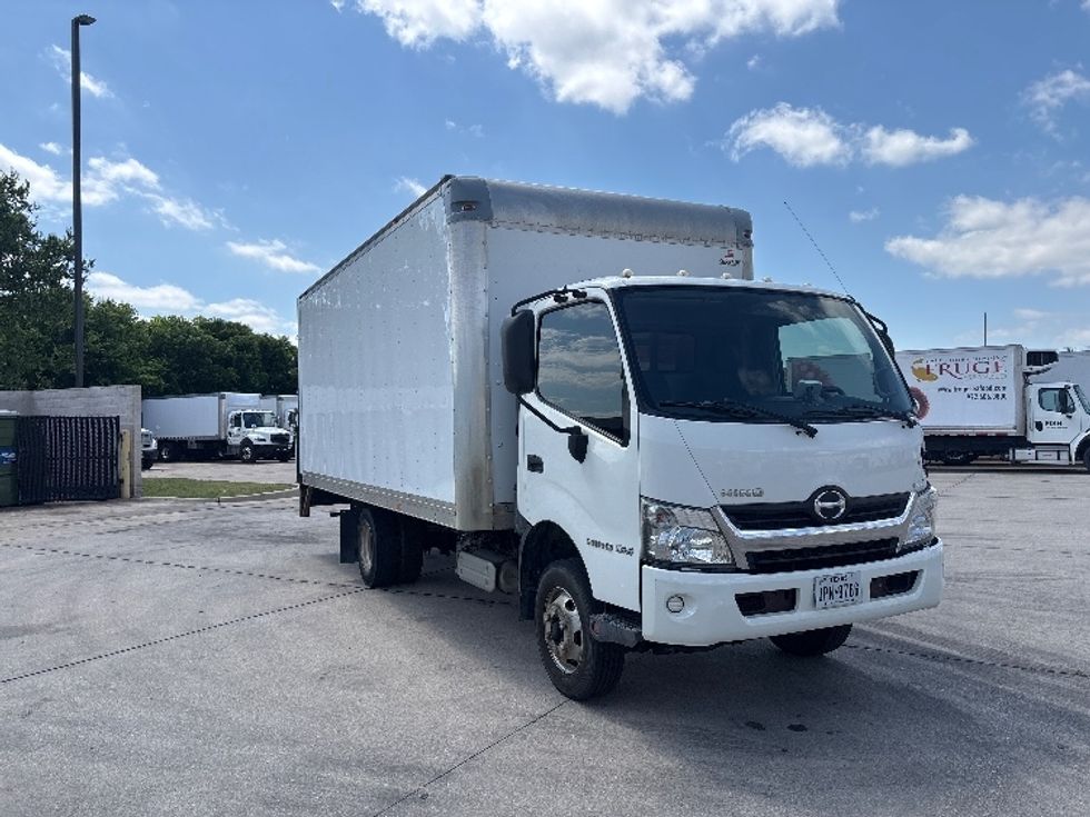 Light Duty Box Truck-Light and Medium Duty Trucks-Hino-2017-155-Arlington-TX-196,072\n\t\tmiles-$ 14,000 - Image 1