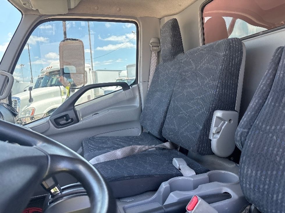 Light Duty Box Truck-Light and Medium Duty Trucks-Hino-2017-155-Arlington-TX-196,072\n\t\tmiles-$ 14,000 - Image 19