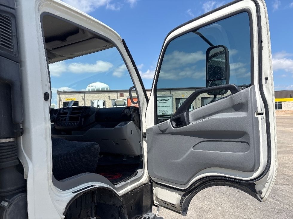 Light Duty Box Truck-Light and Medium Duty Trucks-Hino-2017-155-Arlington-TX-196,072\n\t\tmiles-$ 14,000 - Image 20