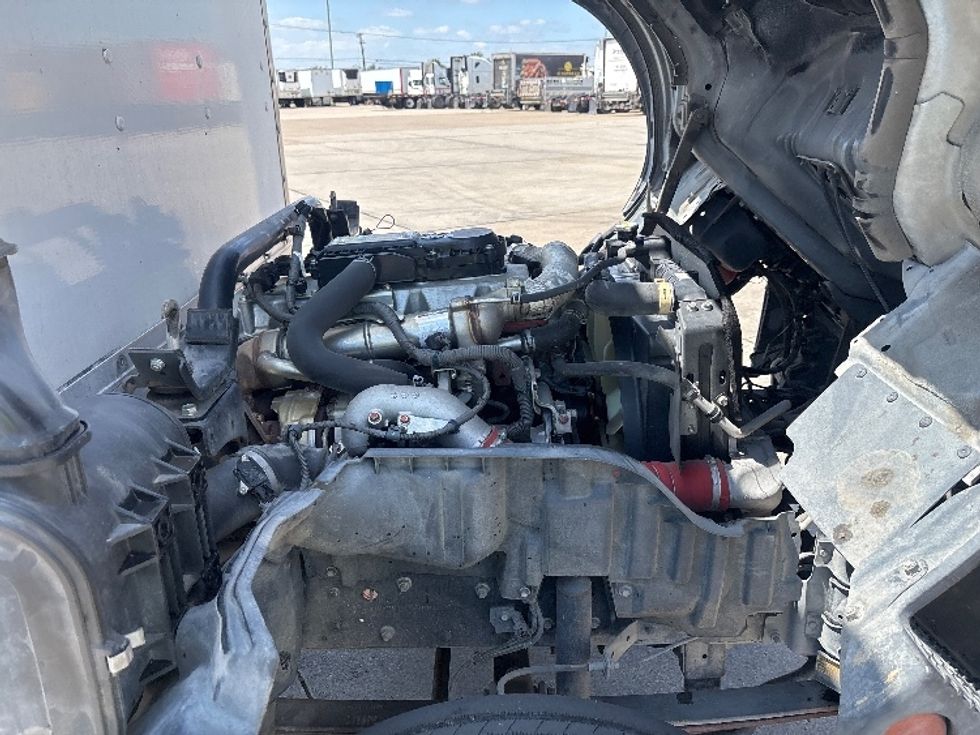 Light Duty Box Truck-Light and Medium Duty Trucks-Hino-2017-155-Arlington-TX-196,072\n\t\tmiles-$ 14,000 - Image 23